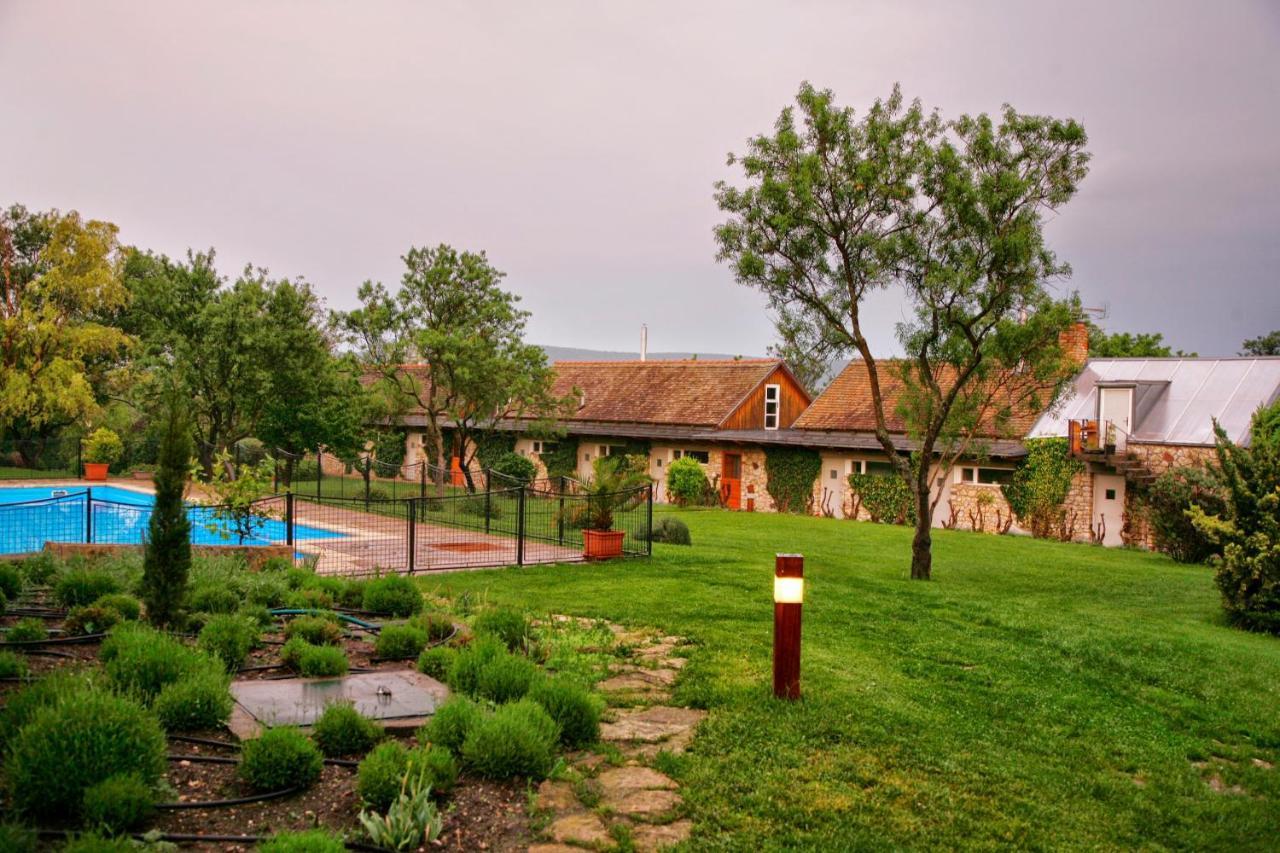 Kali Art Inn Köveskál Exterior foto
